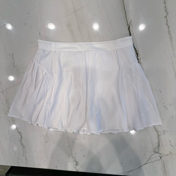 SPANX Pants - SPANX White Activewear Skirt with Shorts - XL/XG